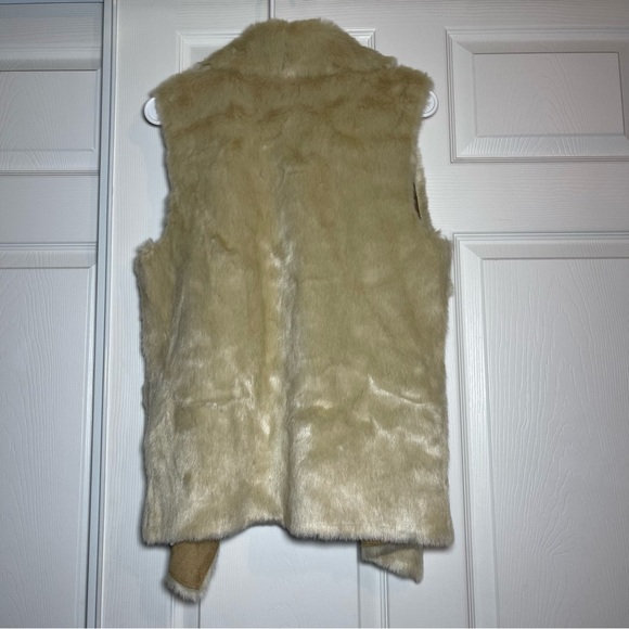 Velvet by Graham & Spencer Cream/Tan Faux Fur Vest size Small - Picture 2 of 9